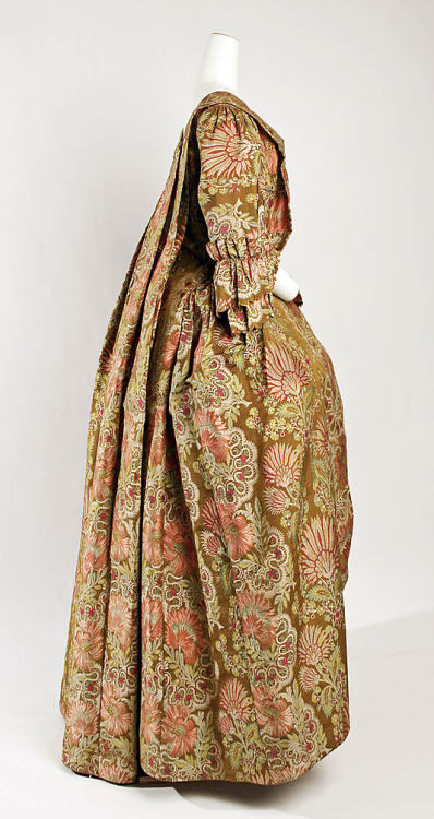 MET MuseumDressDate: 1730–50 Culture: probably British Medium: silk
