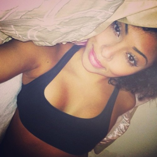 therealbaddies:  http://helloimfanny.tumblr.com 