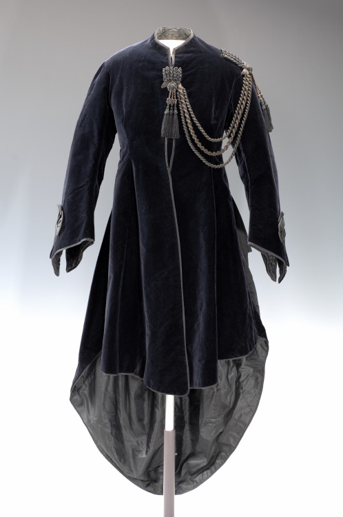 thegothicnerd: theclothingproject: Collection’s Highlight: Riding CoatRiding coat of Coopersto