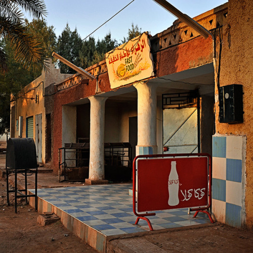 hieronymus evers: Urban Sahara Series of photographs taken in small towns in the Algerian Sahara.