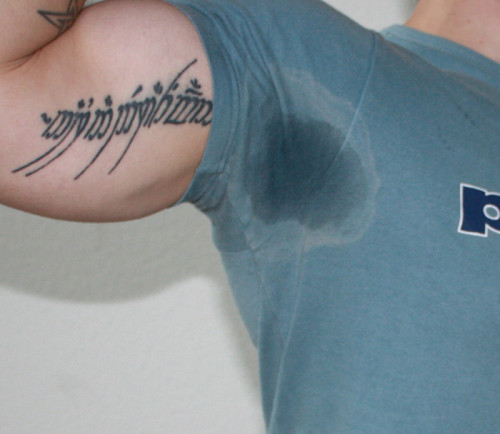 tinylockednub: hornykinkybottom:I can fall in love with whoever has an armpit that stains like that 