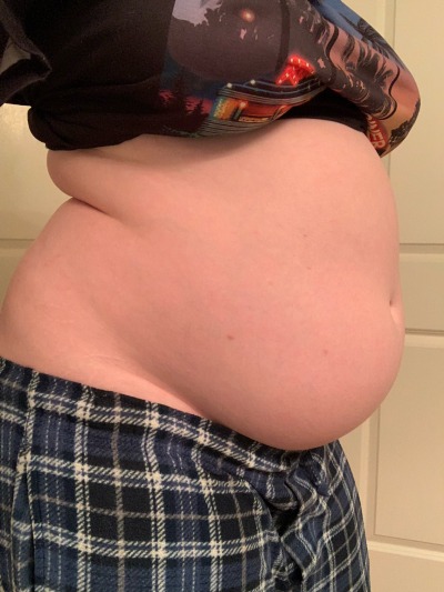 ffabellylover:Ok here’s my stuffed belly 