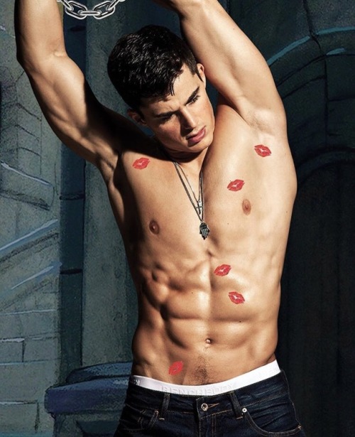 sorryforbeingaslutokay:  Happy Valentines Day everybody!