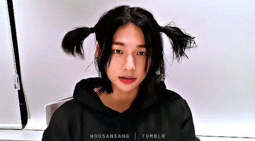 woosansang:jazzy’s 2.7k follower celebration favourite hyunjin moment ✧ ponytail vlive↳ requested by
