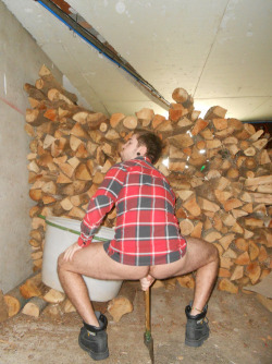 butchlvr:  mambotradie:  Talented arsehole !!!  Pa’s gone now, but I still gots me some hot memories of when he’d bring me on out here to the woodshed and do stuff with me….. 