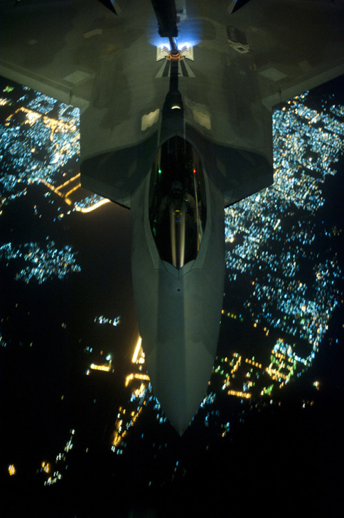 enrique262:An U.S Air Force KC-10 Extender refuels an F-22 Raptor fighter aircraft prior to strike o