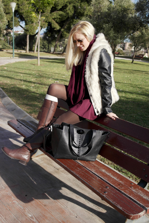 tightsobsession:  Cozy outfit. Via Bly the Lifestyle.