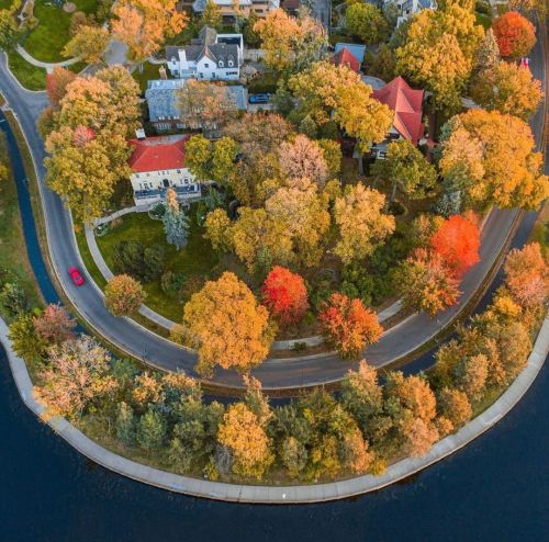 Hey November, we’re loving your crisp start here in our city and this stunning overhead shot o