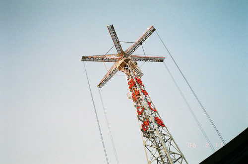 cloudedcamera-:  asakusa by man10kowai on Flickr.