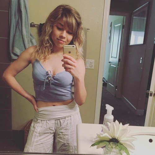 sexyandfamous:Jennette McCurdy