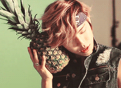 aigyu:  dongwoo and his pineapple     