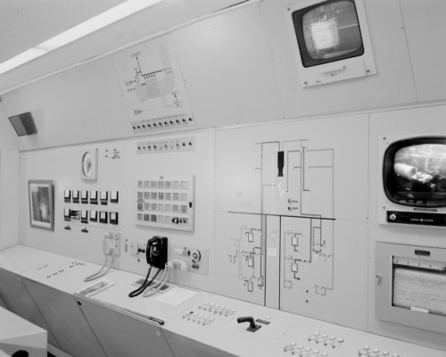 spaceintruderdetector:control room 1972