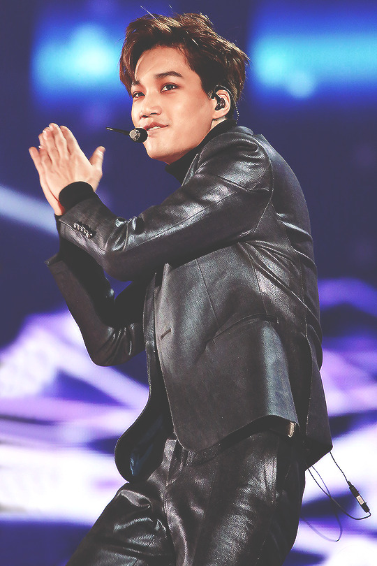 jonginence:  jongin wearing pants of doom and still killing it 