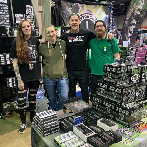 All setup and rocking with the @truetattoosupply crew here in Chicago at @villainarts ! @truetubes #truetattoosupply #conventionlife #truetubes #tattoofamily (at Chicago, Illinois)
https://www.instagram.com/p/Cp6BTbaOYlU/?igshid=NGJjMDIxMWI=