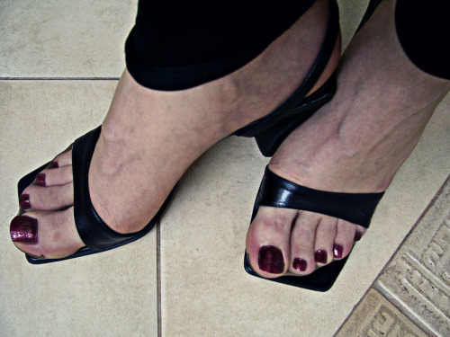 My femboy feet look good in high heels sandals