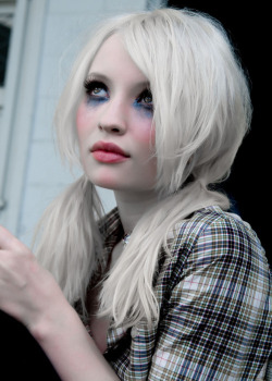 trash-cola:  Emily Browning makeup tests