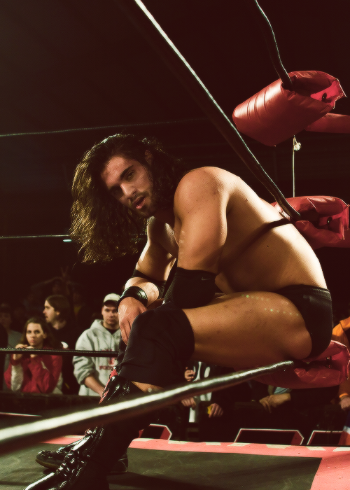 randalkins:  wweobessed15:  crazyaboutsethrollins:  Smoldering HOT.  I swear that
