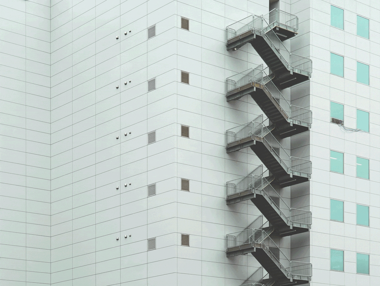 archatlas:  Tōkyō Desu Last year we featured the stunning images of Tokyo by Nina