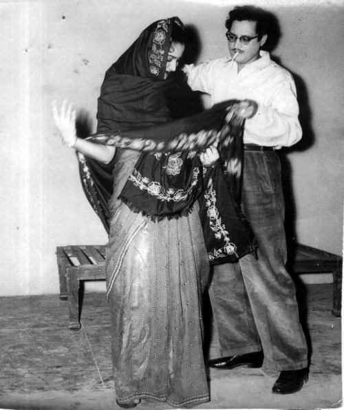 bollywoodirect:Guru Dutt, Abrar Alvi, and their friends were chatting in their office when a lady, i