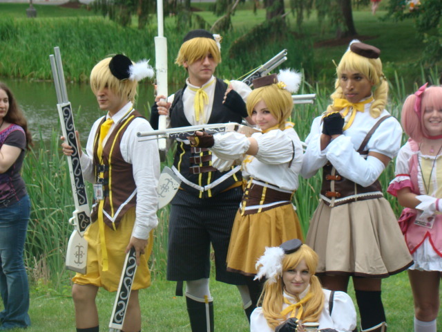 terribletardis:  AnimeNext pics pt2:Madoka photoshoot  Yay!  Pictures of the Kyokos