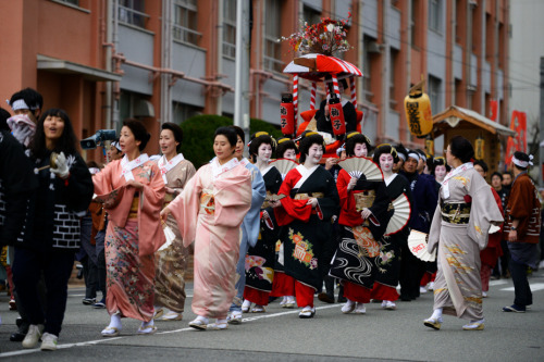 okiya:  Osaka Geisha at Toka Ebisu festival (by Tamayura)