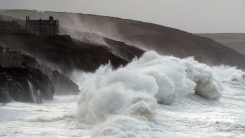 english-idylls: Porthleven, Cornwall by Andrew Matthews.