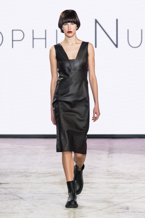 myworldofelegance:Sophia Nubes Fall 2021 Ready-to-WearMilan Fashion Weeksource:TheImpression.comPhot