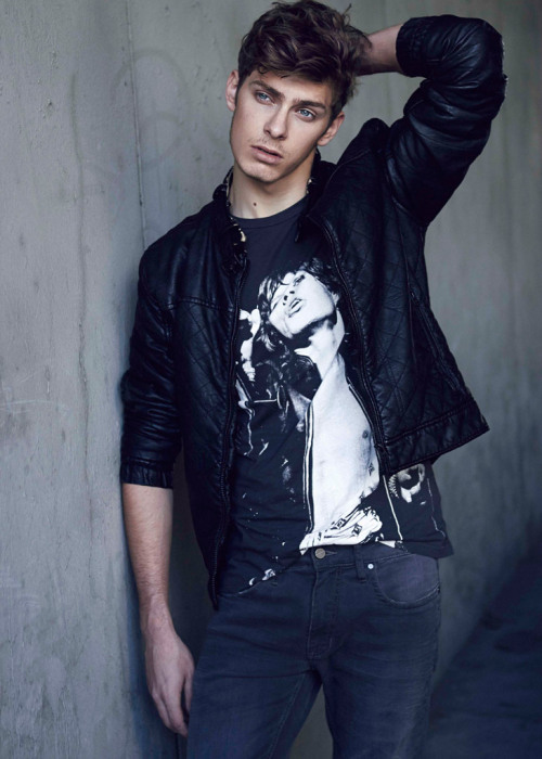 homme–models:  Ariel Donida by Fernando Tomaz
