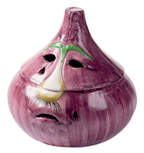 I can’t stop laughing at this ceramic onion saver