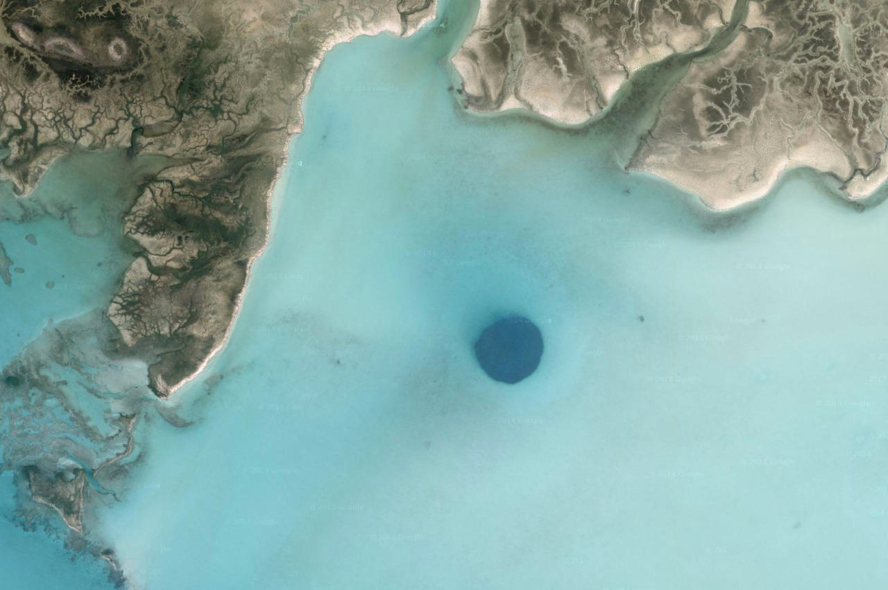 satellite-delight:  21.719637,-71.812355