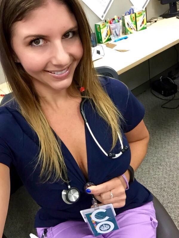 thechive-girls:  Chivettes bored at work