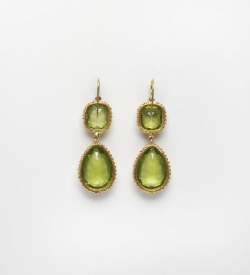 tiny-librarian:On 30 April 1816 the Prince Regent, the future George IV, sent to ‘Miss Coats’ a set of  peridots to wear