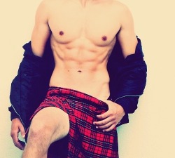 bicentral:  Thought you guys might appreciate some hot guys in kilts. I don’t own any of these images. 