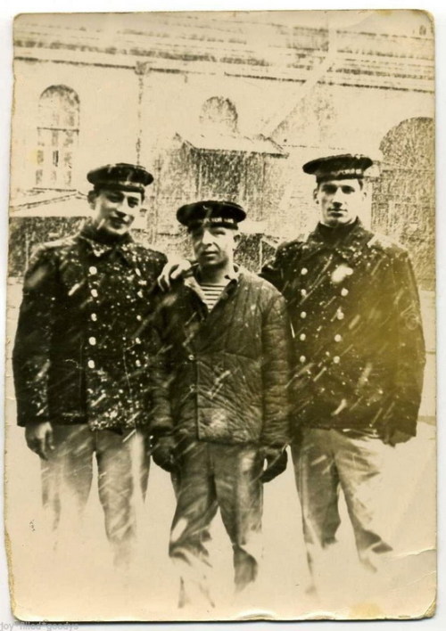 oledavyjones: What appears to be 3 Russian / Soviet navy sailors on a chilly day. Perhaps the 30ties