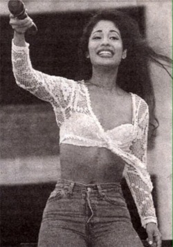 lxssa-rxse:Today marks 20 years since the Queen of Tejano music passed away. Selena Quintanilla-Pérez😭💔 what a beautiful and talented soul. I remember constantly listening to her music and trying to imitate her dance moves. I love her music. She