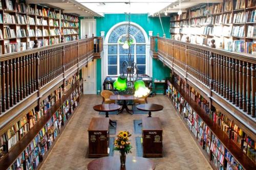 littledallilasbookshelf:Yes I’m feeling sad because I don’t live in LONDON.DAUNT BOOKS.:))