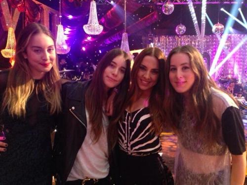 haimtheblog:  ❤️ these ladies @HAIMtheband #hootenanny