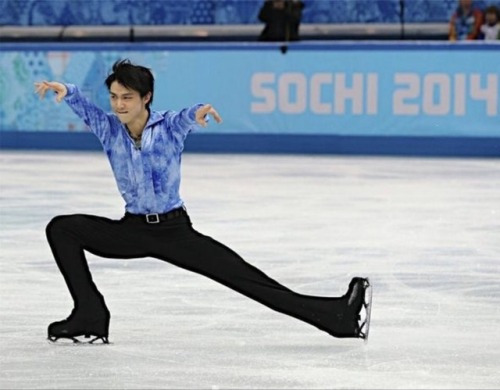 ⛸Fav Hanyu Moves #6 Pistol Pose I mean…. DAMN THOSE LEGS 