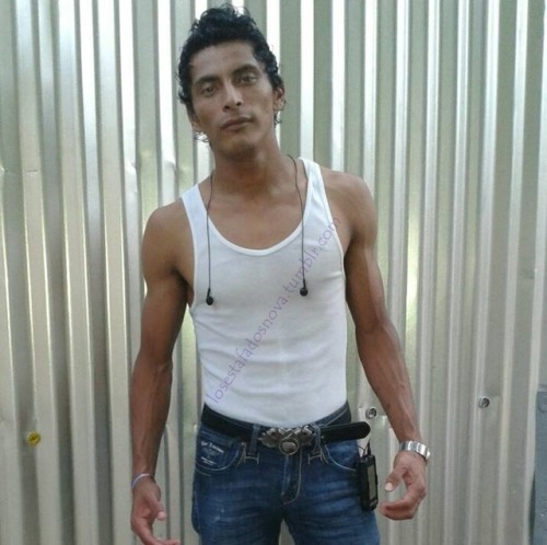 losestafadosnova:  estafosrefuerzo:  Recordando a Jaziel, el hermano mayor de los 3 hermanos, un chacal sexy y con tremenda verga, del sureste del edo de Veracruz ¡Disfrútenlo!  Para ver mas contenido da click aquí / here¡No olvides darle al <3