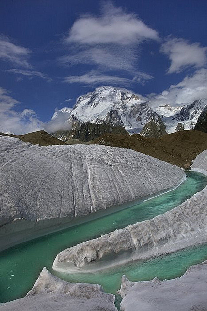 Broad Peak 8051m seen from Baltoro Glacier in northern Pakistan (by RasheedFR).