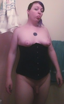 dominavi:  I’m new to corsets but I’m p sure I need to go a size down. It’s not laced terribly tightly cause did it solo but it’s almost all the way laced in the back already. Any with more corset knowledgeable have any input? 