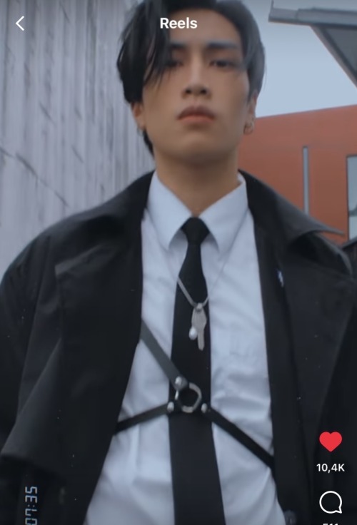 CAN HE PLEASE NOT OMFG