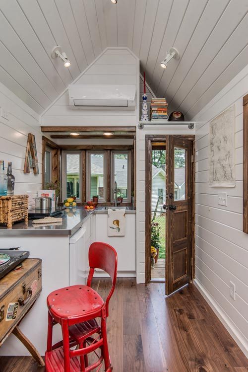 dreamhousetogo:  The Cedar Mountain by New Frontier Tiny Homes