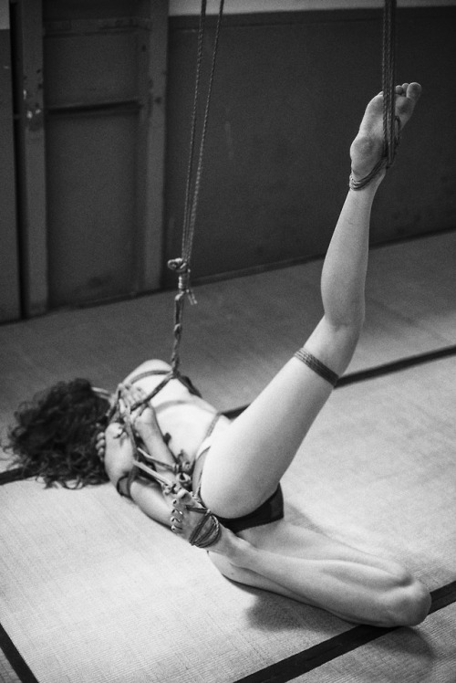 Porn photo cinebulle:  Irisky - Ropes and pic by me