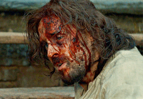 Iain De Caestecker As Arthur PendragonThe Winter King, Season 1, Episode 1