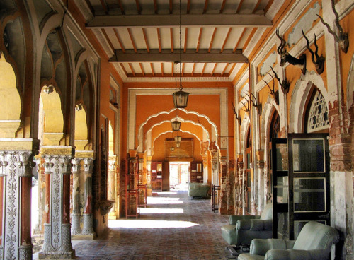 illusionwanderer:Corridores in Faiz Mahal, Khairpur by Tanwir Jogi 
