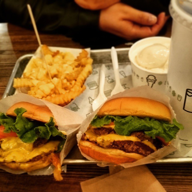 #shakeshack #doubleburgers #cheesefries #oatmealcaramelfrozencustard (at Shake Shack