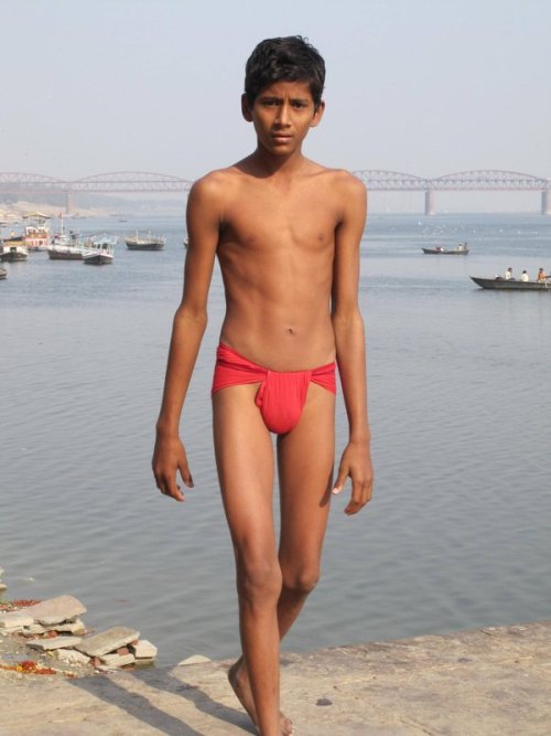 richnhaiku: Desi twink ❤❤❤