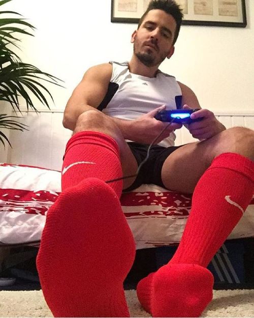 sockjersey:  tubesockcandids:  @ps4sneakerhead posted to www.tubesockcandids.tumblr.com  Those red socks should be caressing my face 