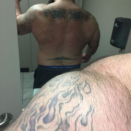ruggerdan:  girthitude: Robb Philippus is a sexy beast……. emphasis on the beast part. 😋 Yep!!! he is a sexy beast!!!